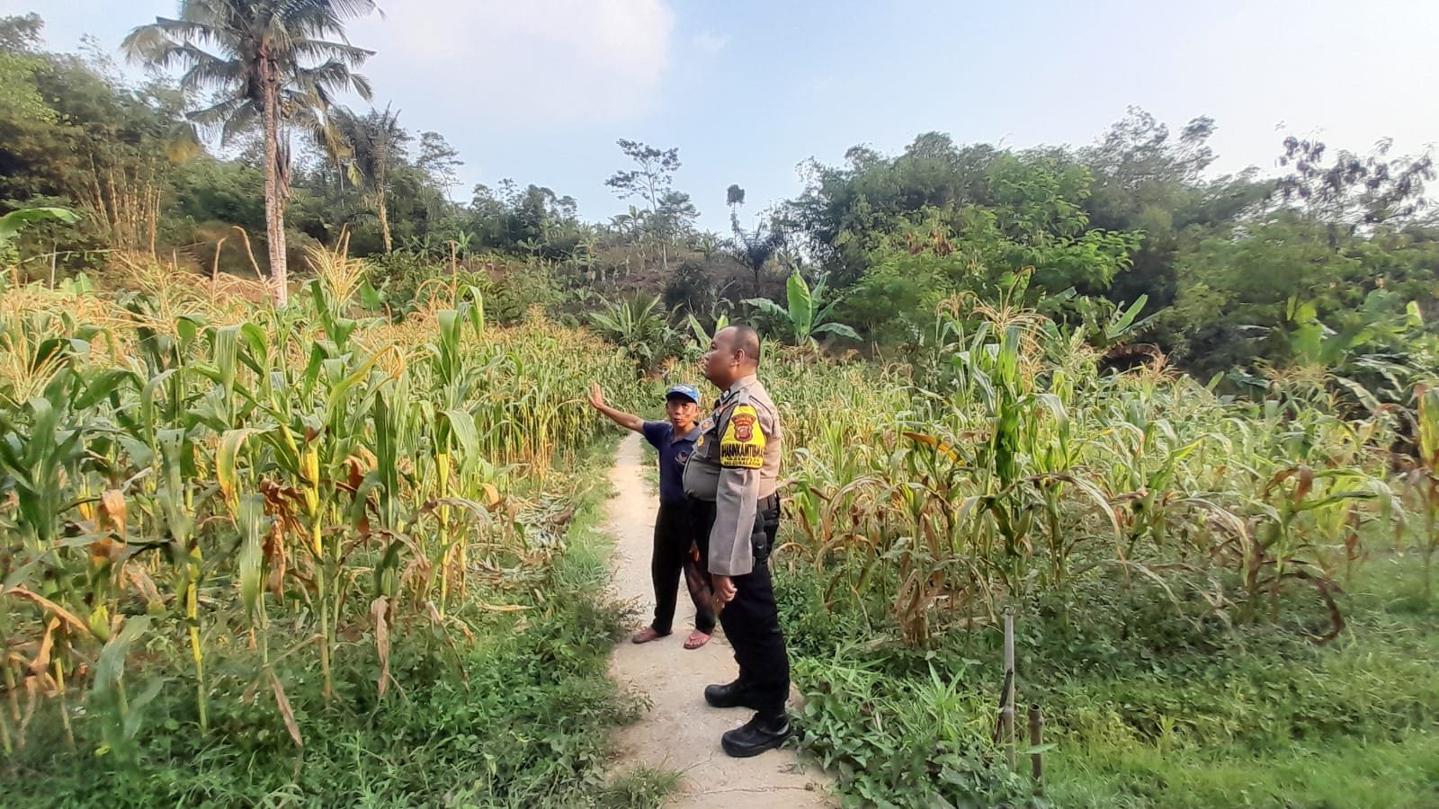 Musim Kemarau Tiba, Bhabinkamtibmas Semplak Ingatkan Warga Waspadai Karhutla 2 WhatsApp Image 2026 09 04 at 4.44.33 PM