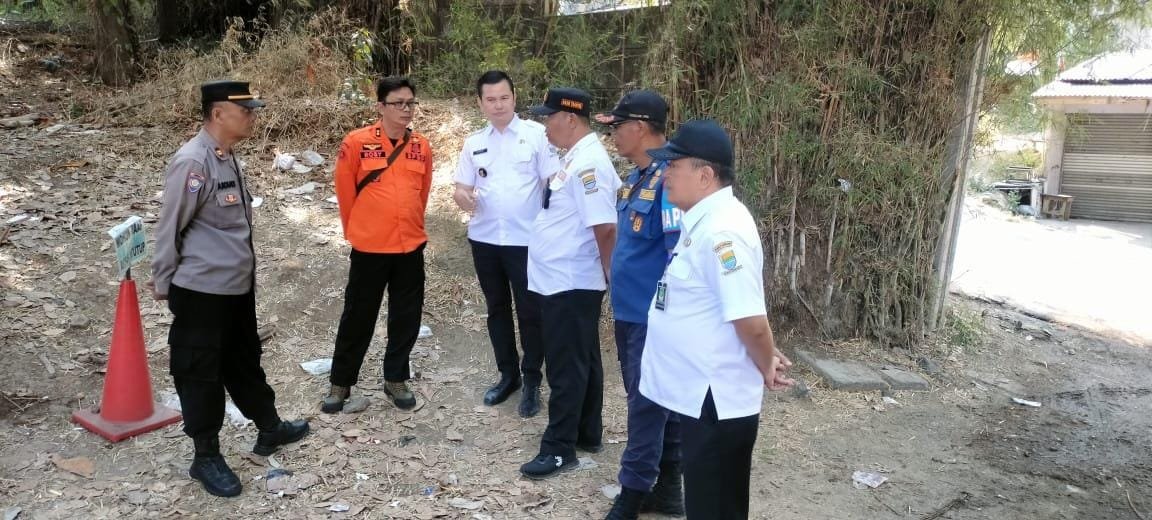 Polsek Cidadap Monitor dan Koordinasikan Penutupan Pembuangan Sampah Ilegal di Cihanja Ciumbuleuit Pra-Kebakaran 1 WhatsApp Image 2026 09 17 at 09.04.08