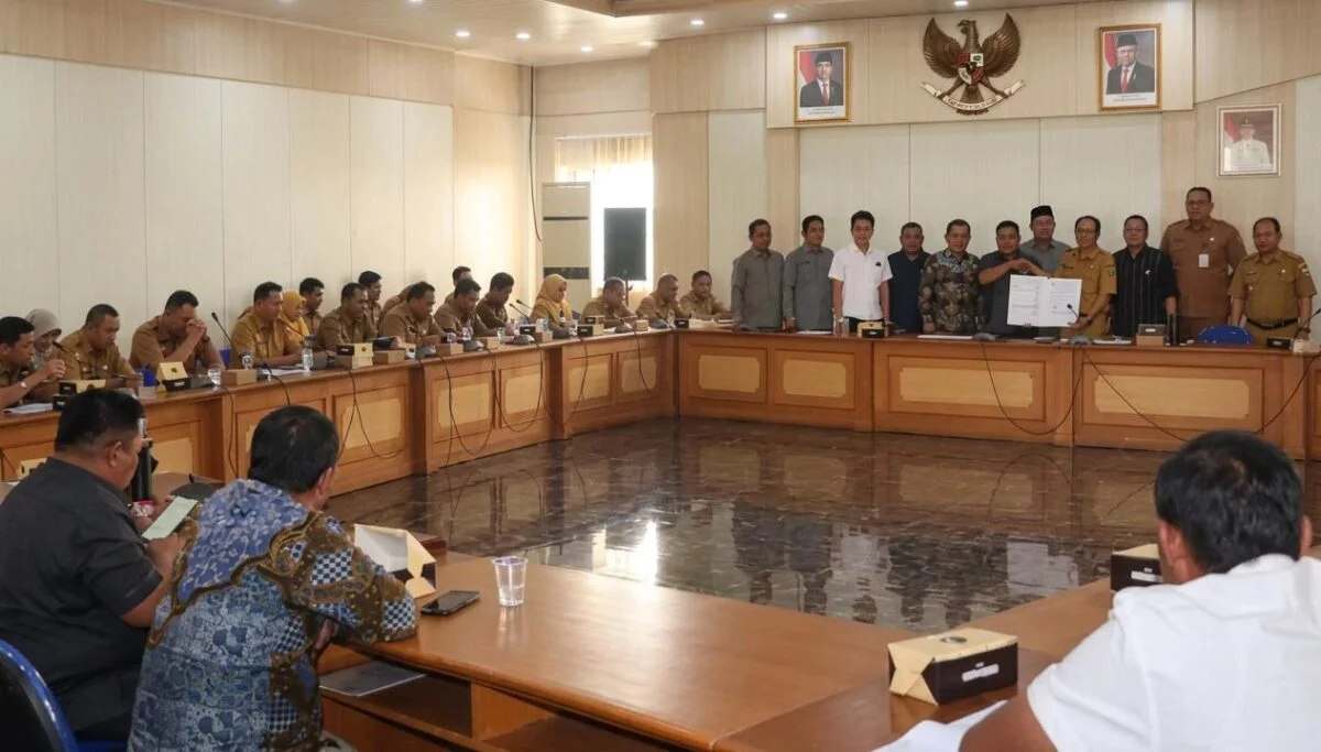 DPRD Kabupaten Sukabumi Bahas Evaluasi Gubernur, Penyempurnaan Perubahan APBD 2026 Kembali Dilakukan 3 IMG 20261012 WA0014 1200x683 1
