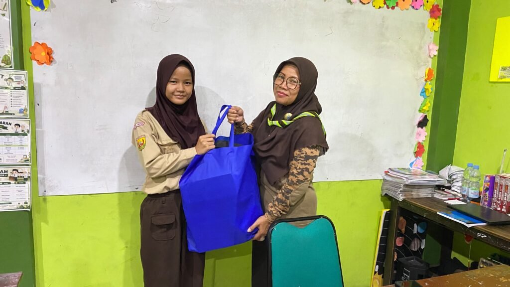 Apresiasi Prestasi Bhintany, Semangat Baru untuk Siswa MI Sirojul Athfal Berprestasi 2 WhatsApp Image 2026 10 01 at 13.12.58