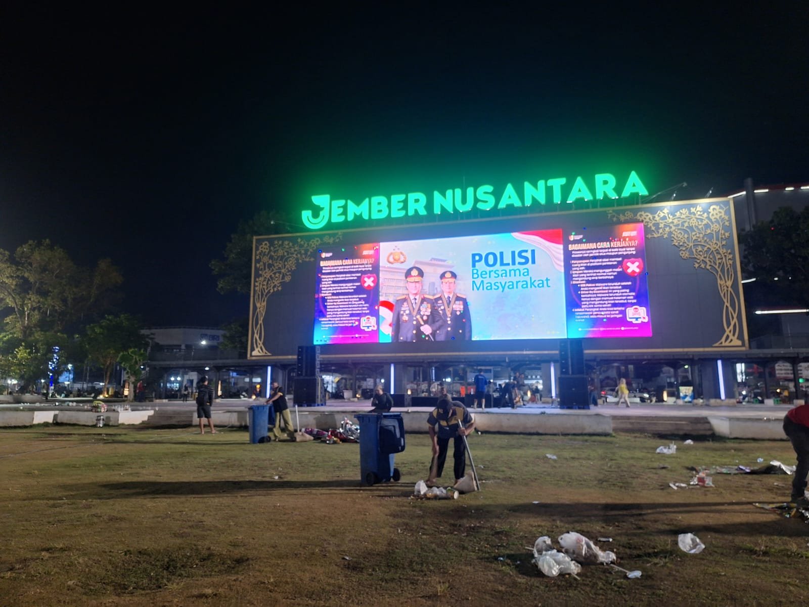 Indonesia Menang, Jember Bersorak: Usai Nobar, Anak Muda Ikut Jaga Kebersihan Alun-Alun Jember 1 WhatsApp Image 2026 10 06 at 15.29.49