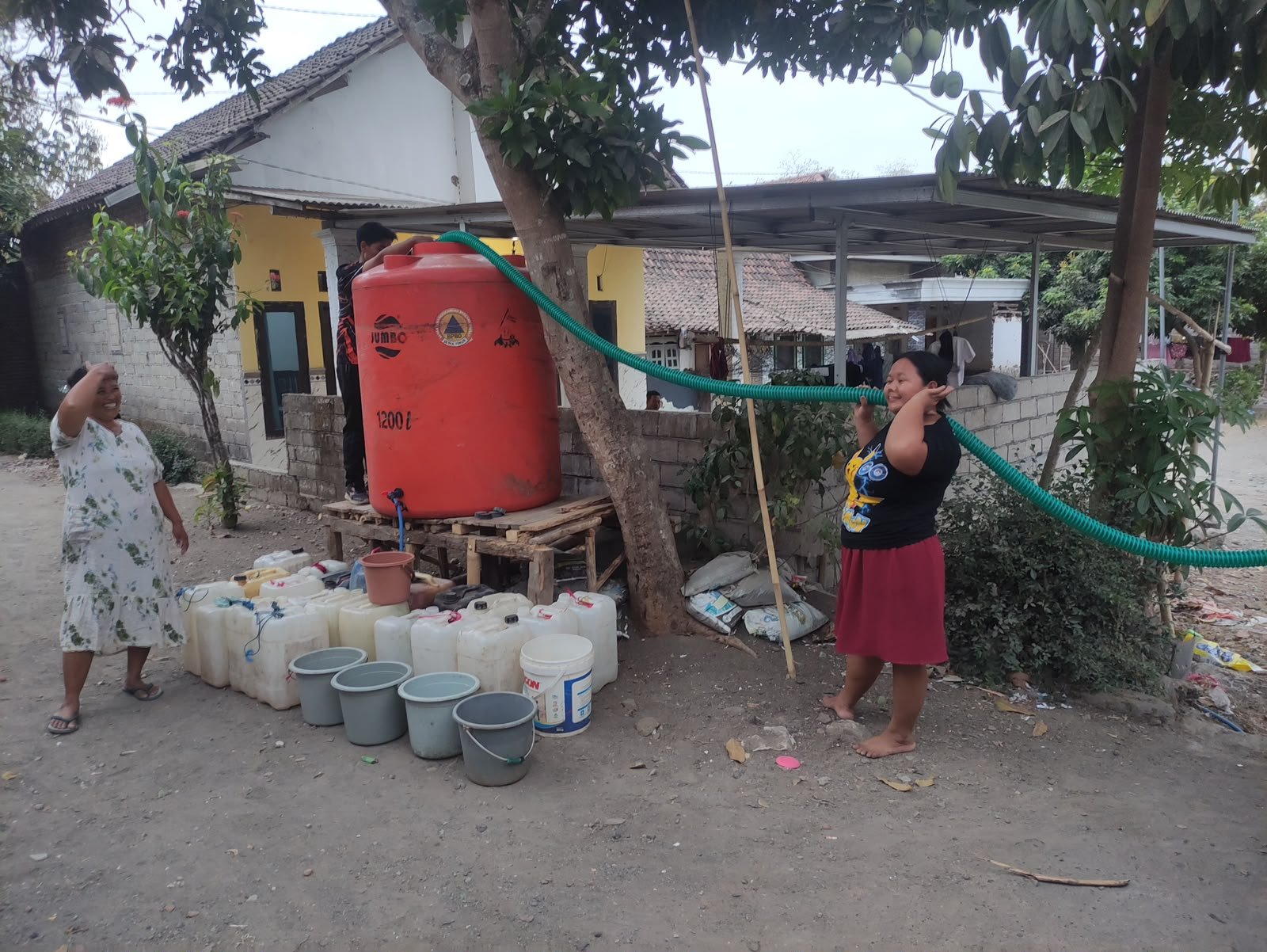 Bantu Warga Hadapi Kekeringan, BPBD Jember Usulkan Distribusi Air Bersih Setiap Dua Hari Sekali 1 WhatsApp Image 2026 10 10 at 12.31.20