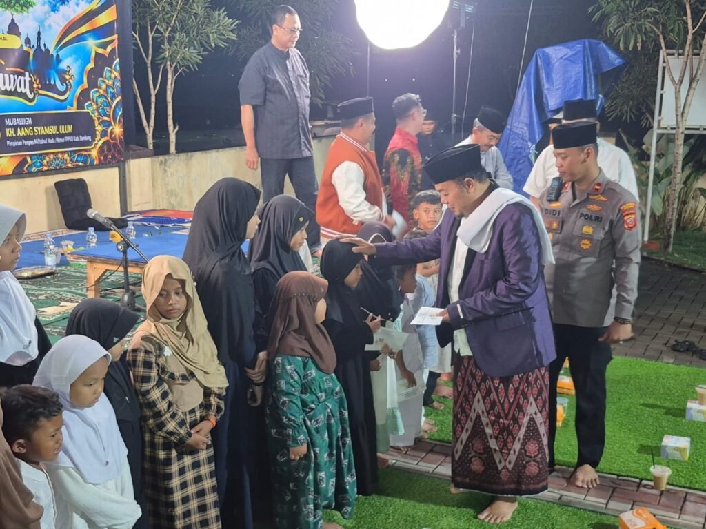 Pererat Silaturahmi dan Kepedulian Sesama, Polsek Cangkuang Gelar Acara Shalawat dan Santunan Anak Yatim 4 WhatsApp Image 2026 10 12 at 17.07.05 2