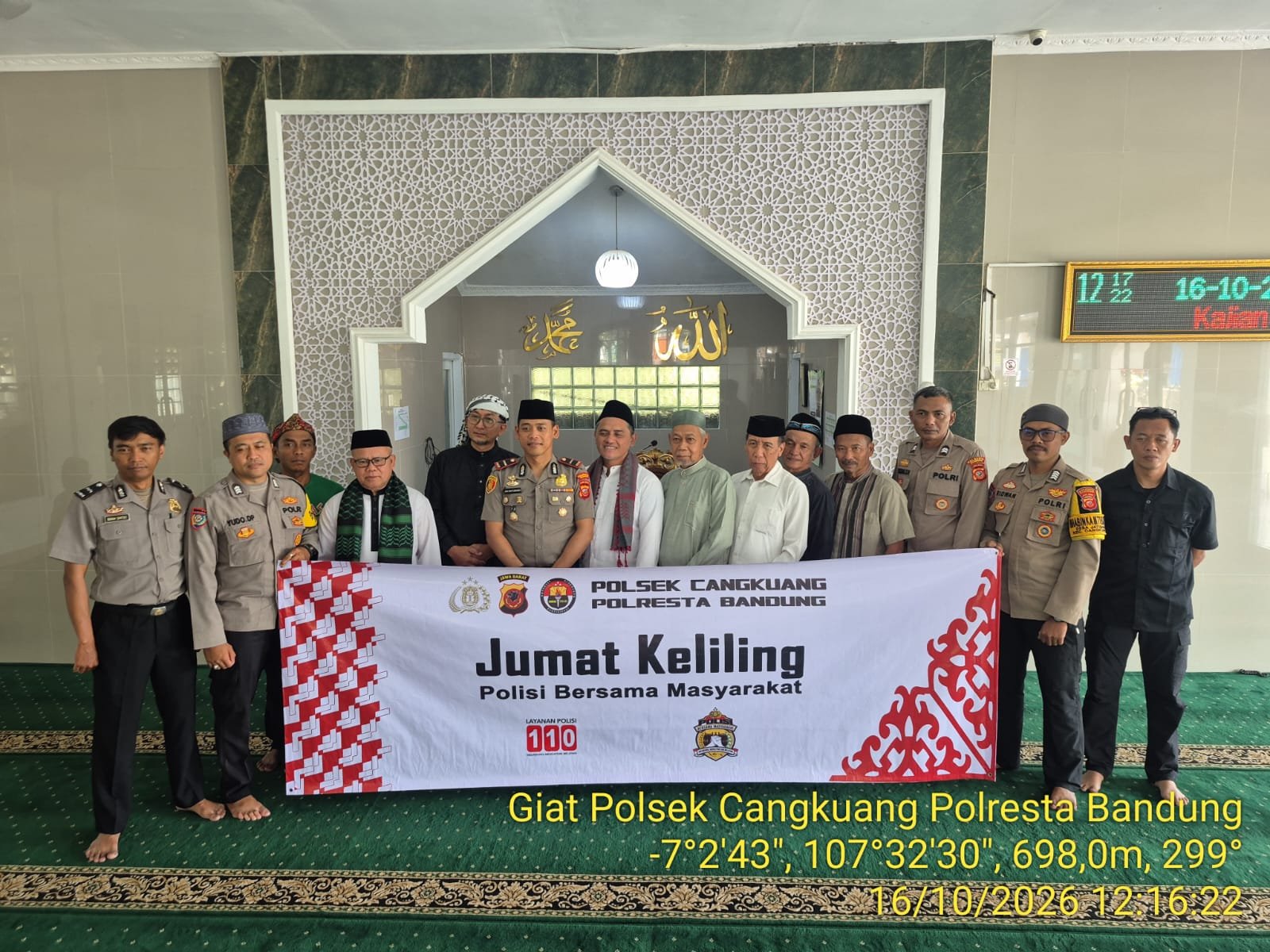 Bangun Kedekatan dengan Masyarakat, Kapolsek Cangkuang Bersama Personel Laksanakan Sholat Jumat Keliling di Masjid Al-Muhajirin 1 WhatsApp Image 2026 10 16 at 1.47.48 PM