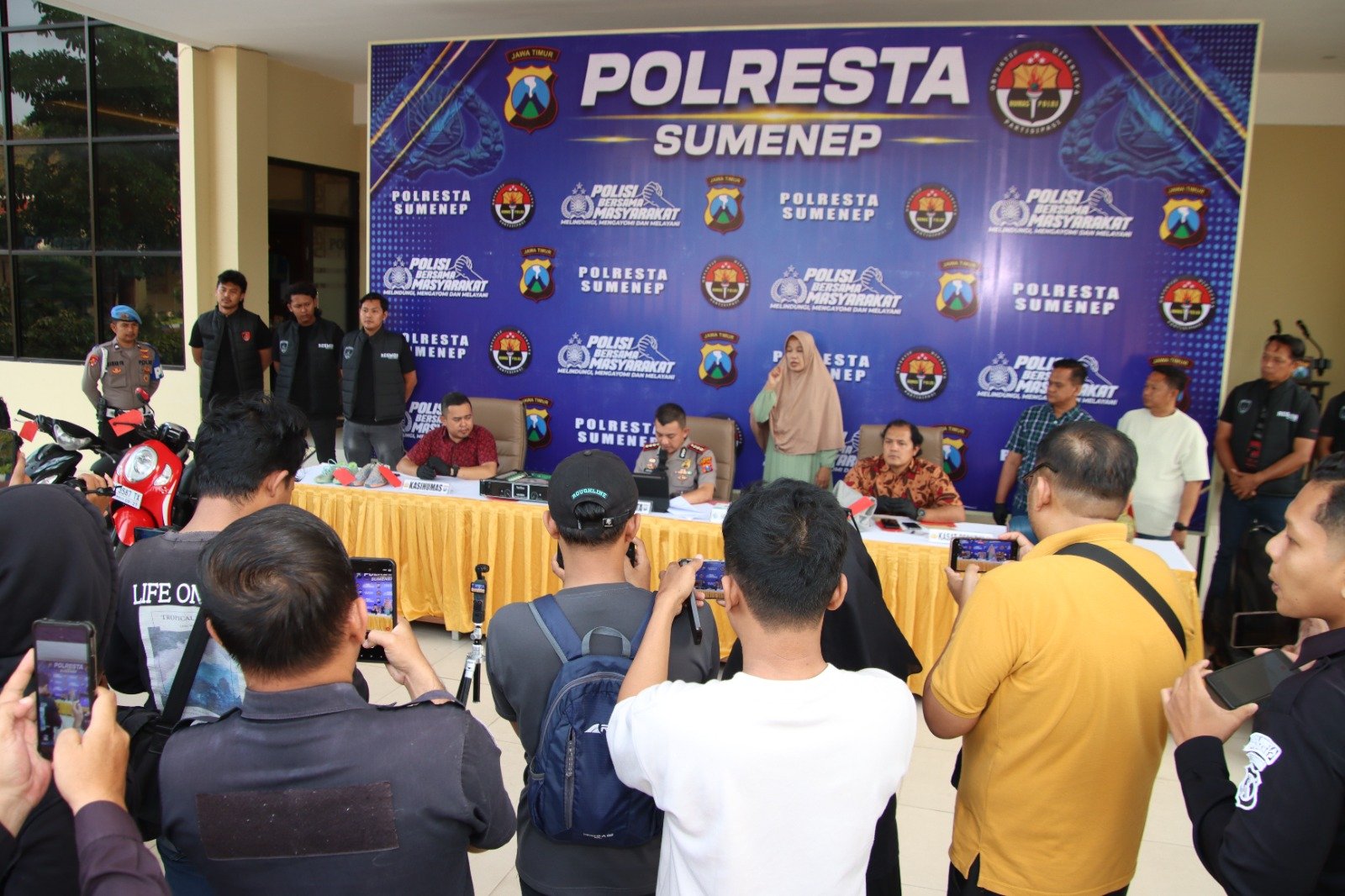 OPERASI SIKAT SEMERU 2026, POLRESTA SUMENEP UNGKAP 9 KASUS DAN AMANKAN 10 TERSANGKA 2 WhatsApp Image 2026 10 24 at 10.58.31 AM